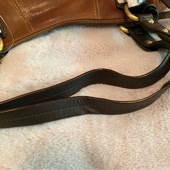 Lucky Brand Buckman Tote in Cognac with zipper close and zip pockets NWT - Picture 9 of 16